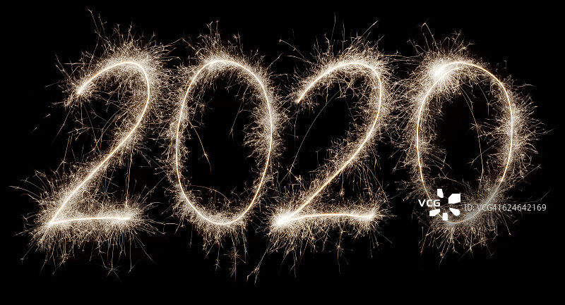 用烟花棒写下的2020图片素材
