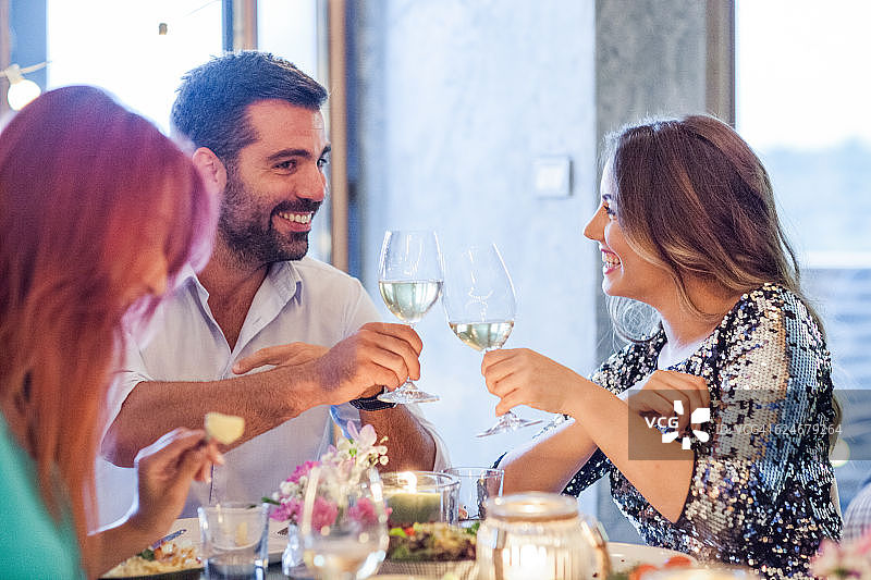 晚宴上的调情图片素材