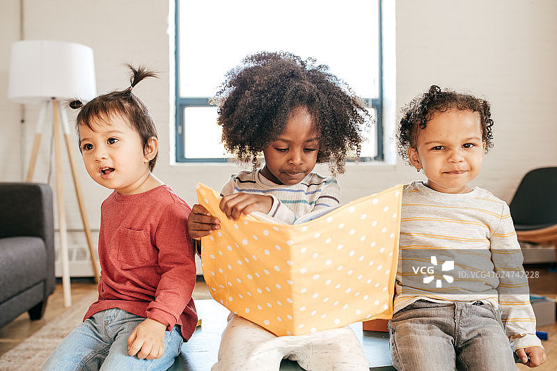 掌握多门语言的学习者图片素材