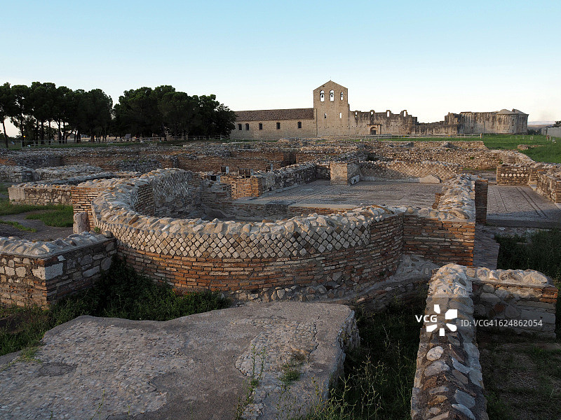 韦诺萨考古遗址：罗马浴场和未完工的修道院图片素材
