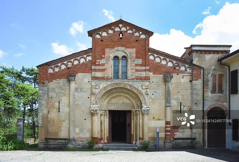 意大利皮埃蒙特卡瓦尼奥洛的圣菲德罗马式修道院图片素材