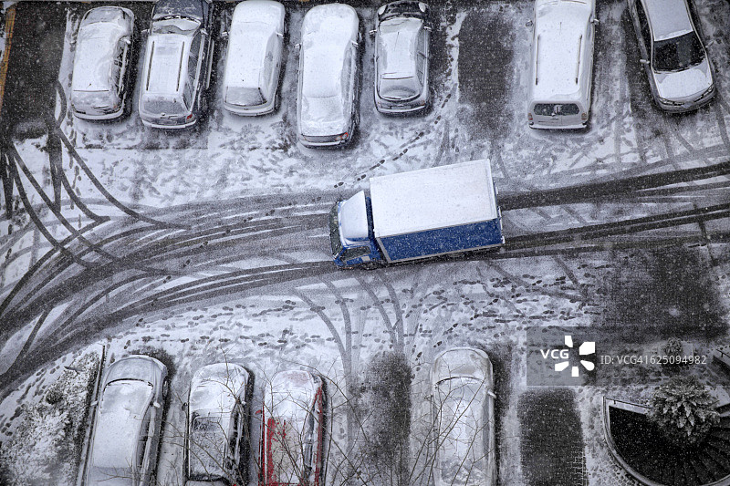 雪中配送图片素材