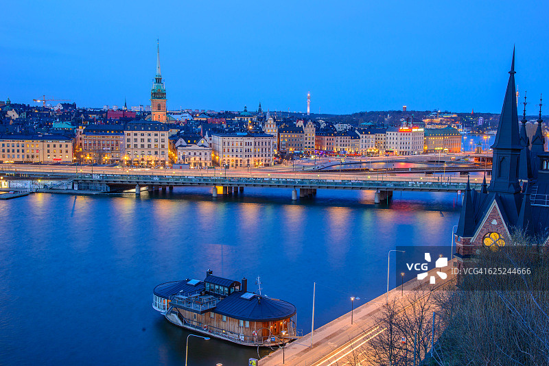 瑞典斯德哥尔摩老城码头夏季夜景图片素材