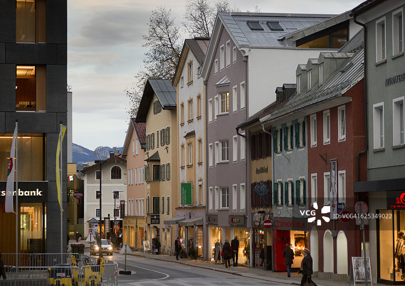 欧洲奥地利蒂罗尔州库夫施泰因新城购物区景观图片素材
