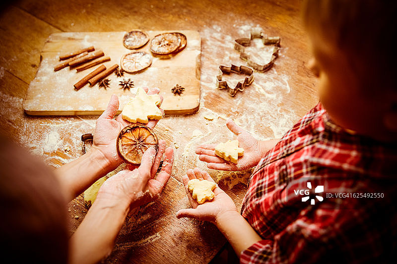 做圣诞饼干图片素材