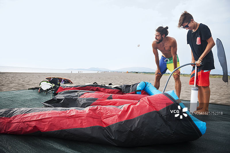 准备风筝冲浪图片素材