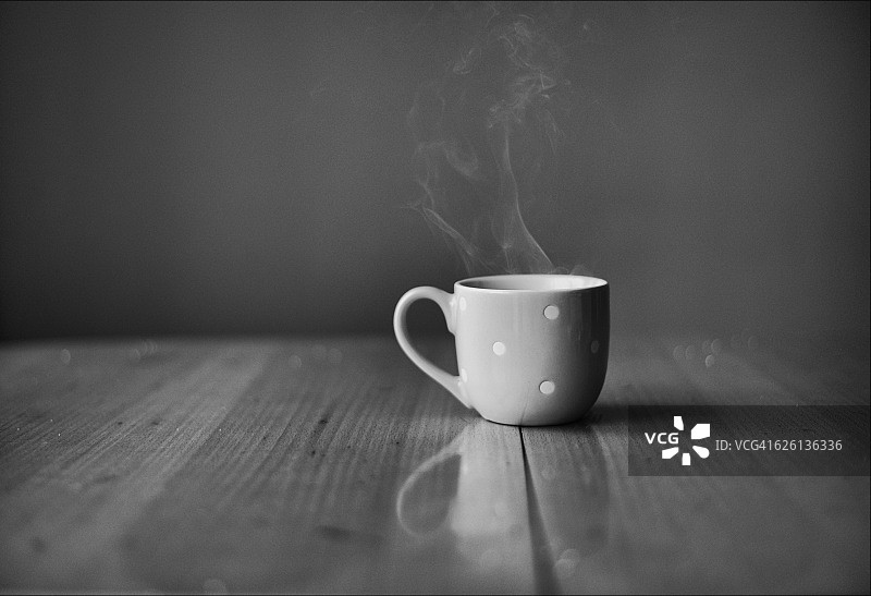 一杯热气腾腾的咖啡图片素材