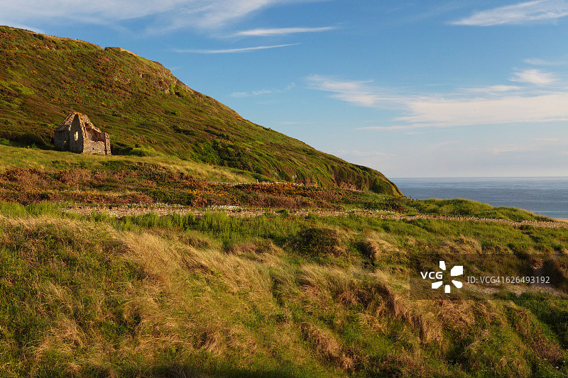 巴恩维尔-卡特雷悬崖上古老教堂的废墟，诺曼底/法国图片素材