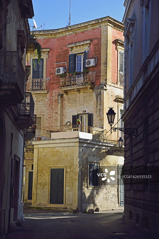 意大利普利亚莱切老城区街道图片素材