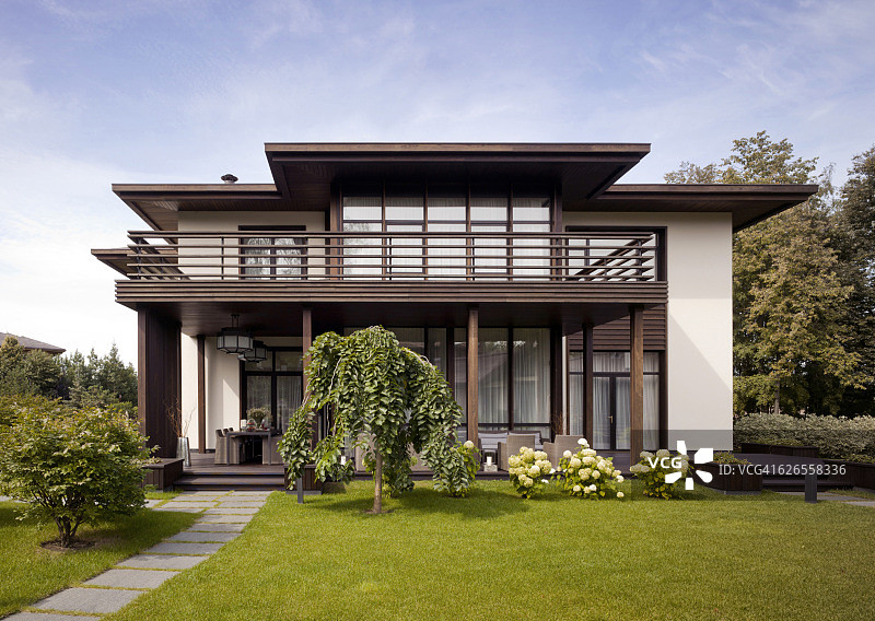 莫斯科附近豪华村庄的乡村住宅图片素材