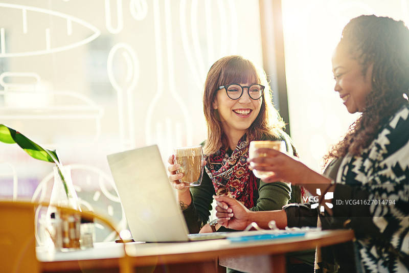 提供优质咖啡，免费Wi-Fi图片素材