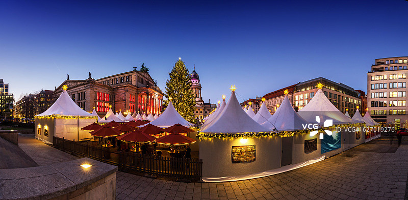 Gendarmenmarkt蓝色时刻的圣诞市场（德国柏林）图片素材
