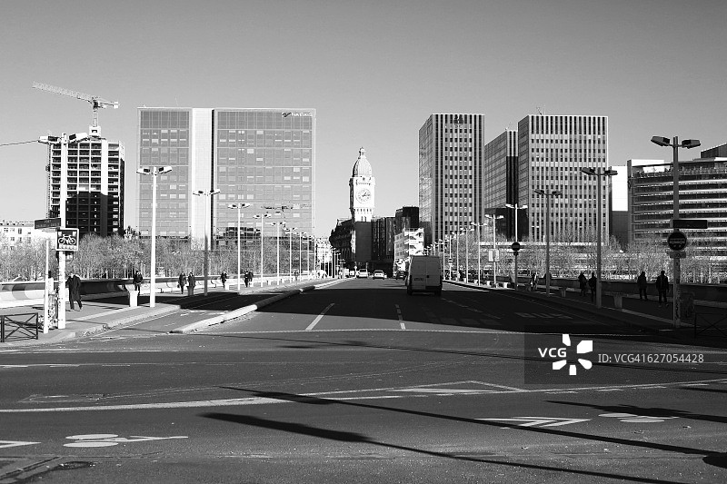 阳光明媚的里昂车站钟楼图片素材