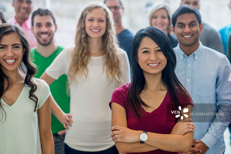 齐心协力，顶天立地图片素材