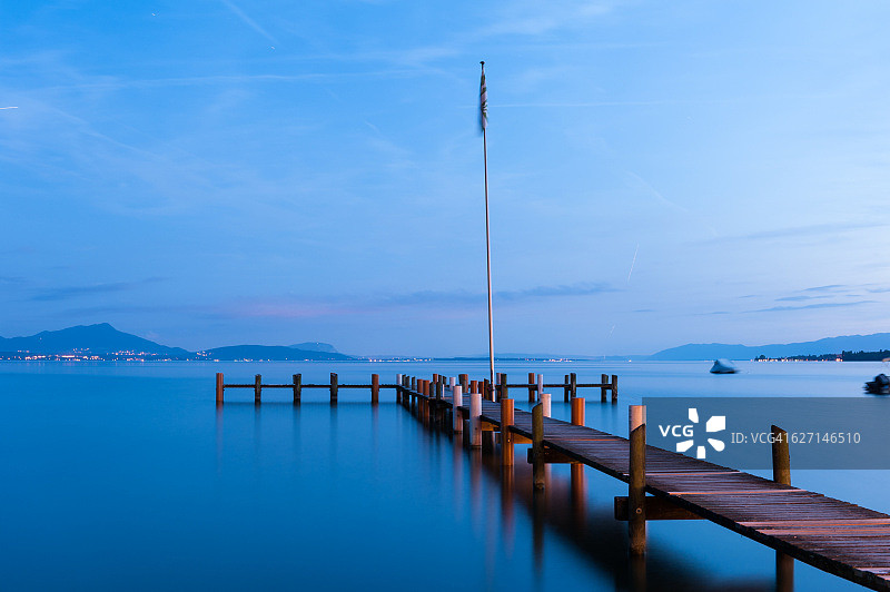 日内瓦湖的蓝色时刻图片素材