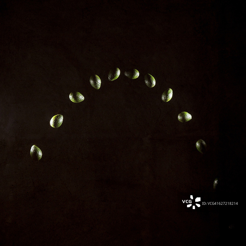 使用闪光模式的半空牛油果图片素材