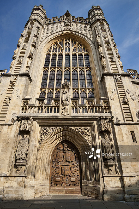 浴缸，英国市中心修道院外墙图片素材