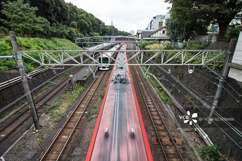 通过原宿站的火车图片素材