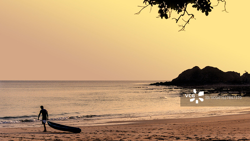 墨吉群岛海上皮划艇运动图片素材