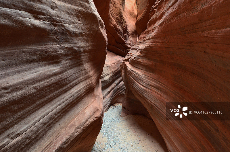 犹他州卡纳布的红色峡谷纳瓦霍砂岩狭缝型峡谷图片素材