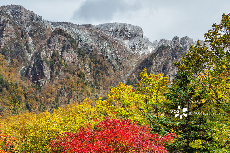 层云峡初雪图片素材