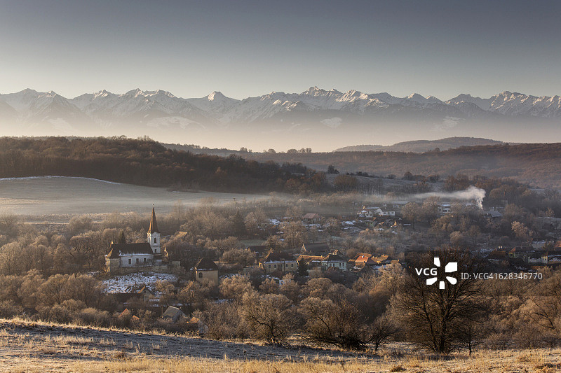 罗马尼亚中部特兰西瓦尼亚的格尔代亚尔古老村庄图片素材
