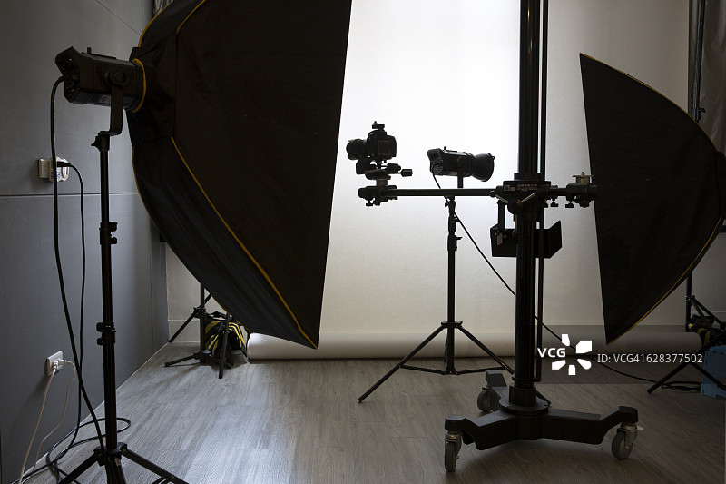 影棚中的相机图片素材