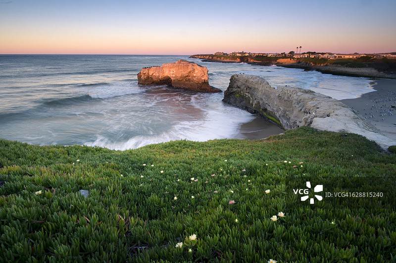 日出时从上方拍摄的天然桥州立公园图片素材