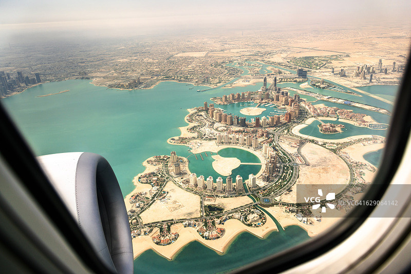 飞机上的多哈鸟瞰图图片素材