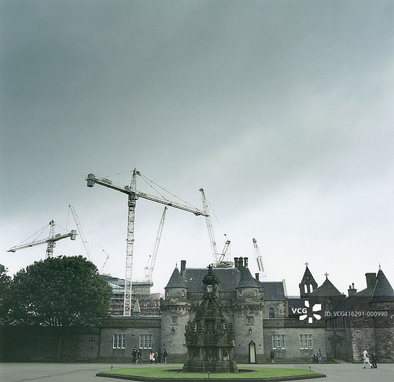 宫殿上方的起重机图片素材