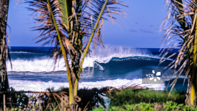 管道的冬季冲浪图片素材