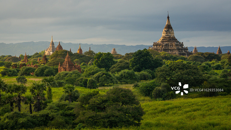 缅甸曼德勒蒲甘古城瑞山陀塔地标图片素材