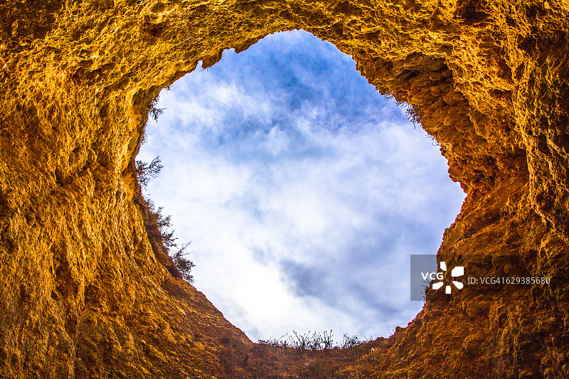 大西洋沿岸的岩石峭壁图片素材