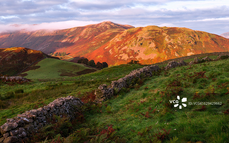 石墙，马丁代尔，湖区，坎布里亚，英格兰图片素材