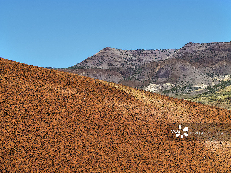 约翰·迪国家纪念碑的彩色海湾小径图片素材