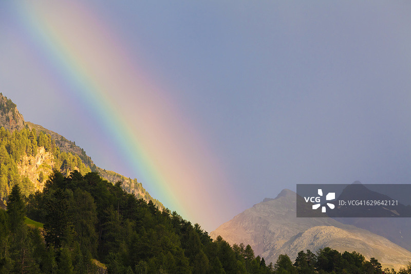 厄兹山谷索尔登附近的彩虹图片素材