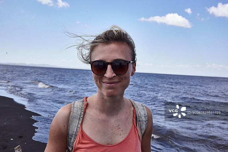 独自旅行的女性探索自然图片素材