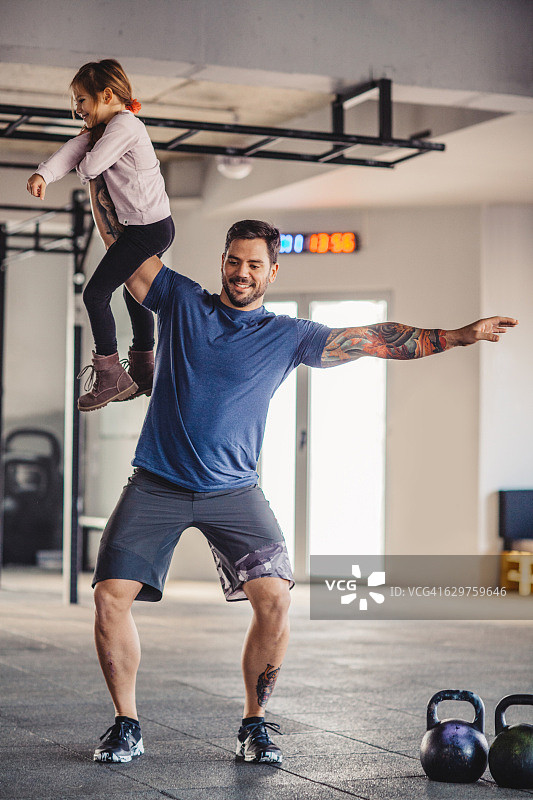 一起享受健身时光图片素材