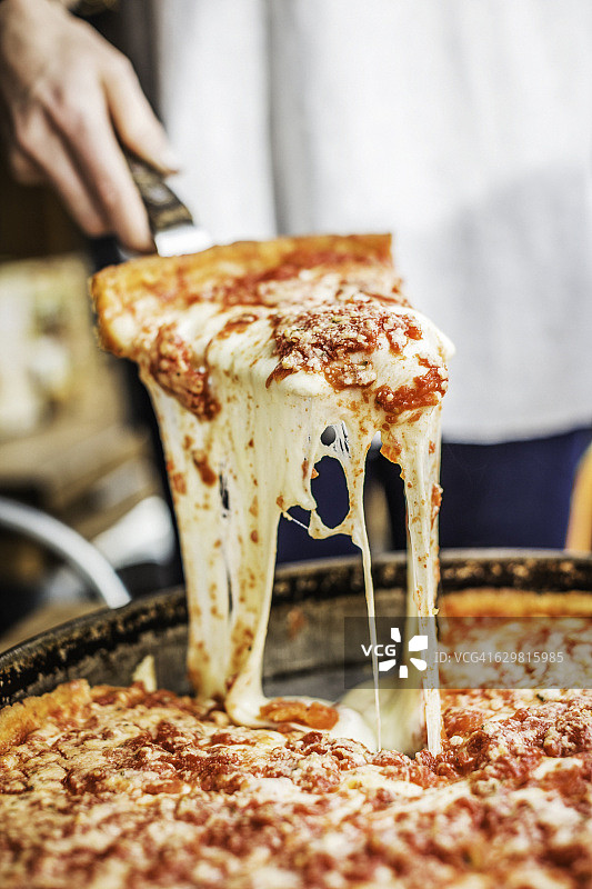 芝加哥深盘披萨切片图片素材