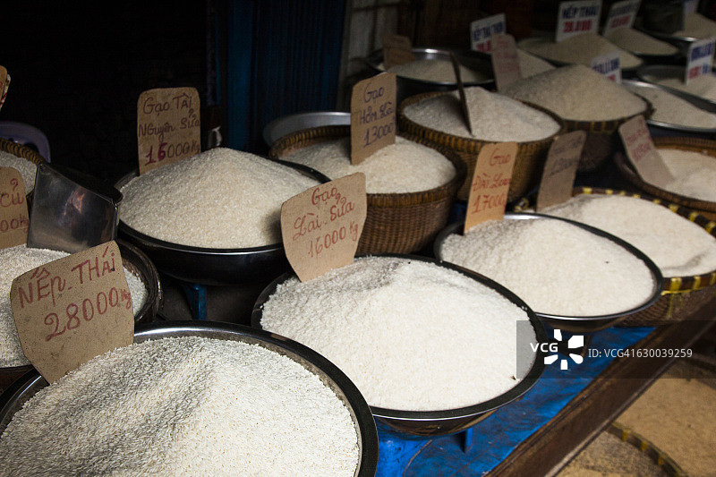 越南湄公河永隆省大米售卖图片素材