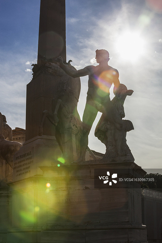 奎里纳莱宫的狄俄斯库里喷泉和方尖碑图片素材