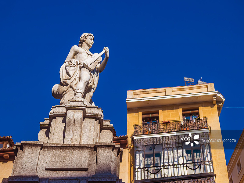 西班牙马德里普罗文西亚广场的奥菲斯雕像图片素材