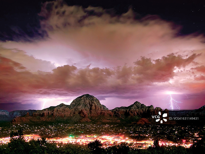 亚利桑那州塞多纳的暴风雨图片素材