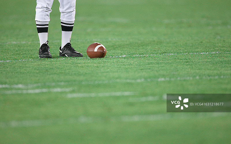 足球裁判和足球图片素材