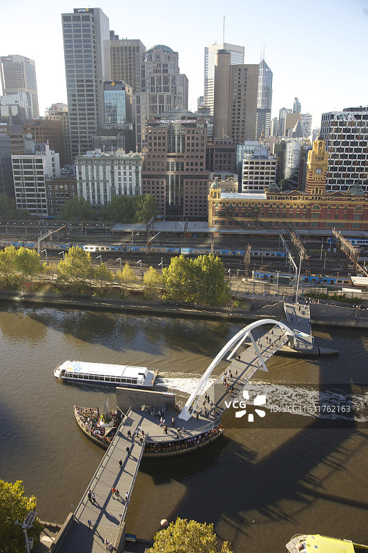 南岸人行天桥图片素材