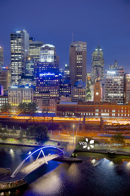 南岸人行天桥和墨尔本中央商务区图片素材