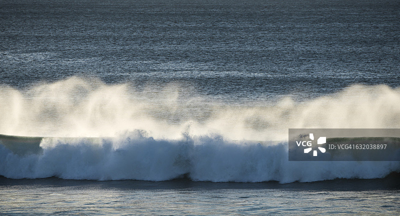 海浪冲击图片素材