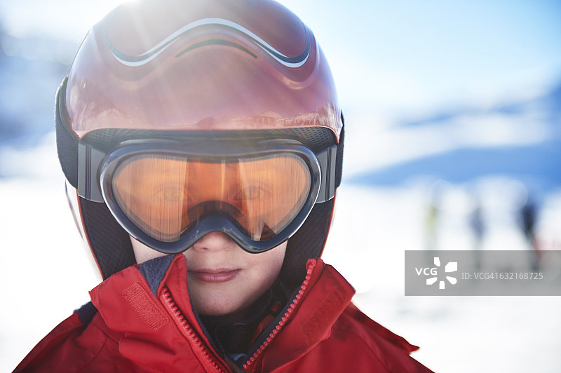 滑雪度假的男孩图片素材