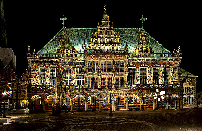德国不莱梅夜间照明的不莱梅市政厅景观图片素材