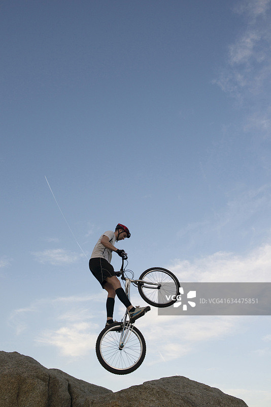 滨海略雷特海滩上的骑行者图片素材